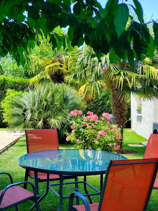 Gite Pause Au Jardin Piscine Chauffee Saint-Branchs Exterior photo