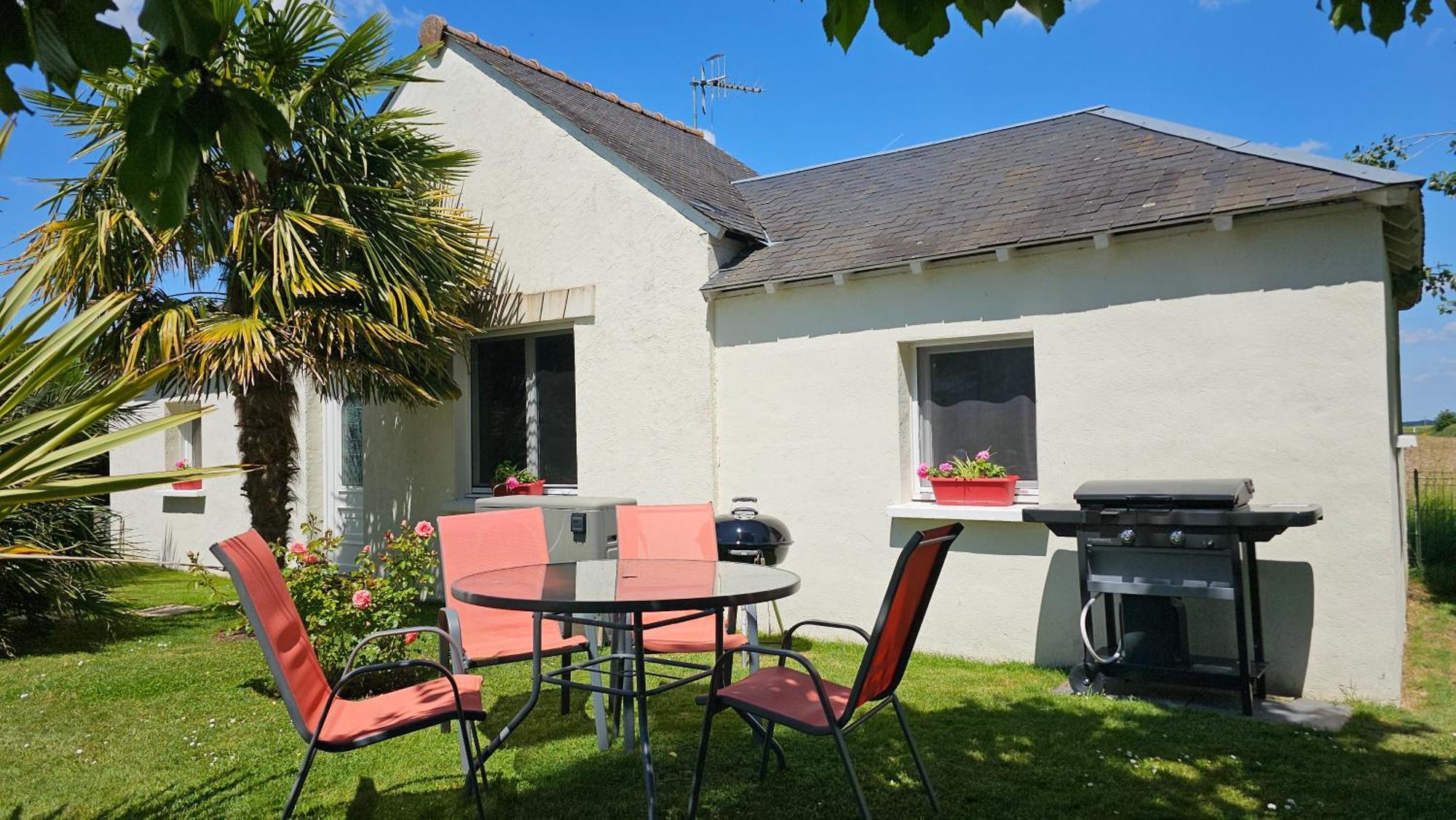 Gite Pause Au Jardin Piscine Chauffee Saint-Branchs Exterior photo